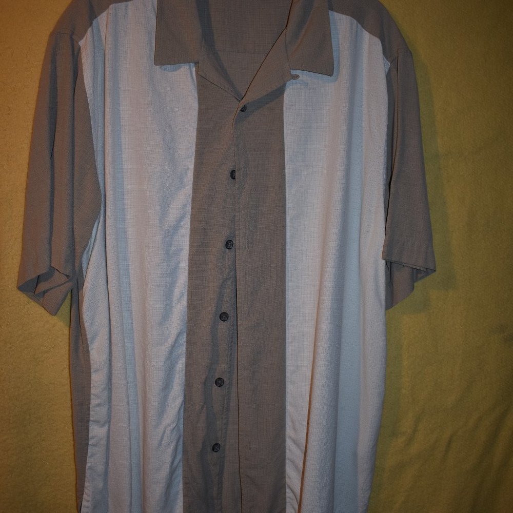 Men's button down short sleeve shirt